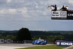 Scott Dixon, Chip Ganassi Racing Honda takes the win