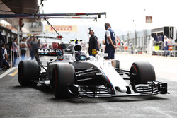 Lance Stroll, Williams FW40, leaves the pit lane with paint on his tyres