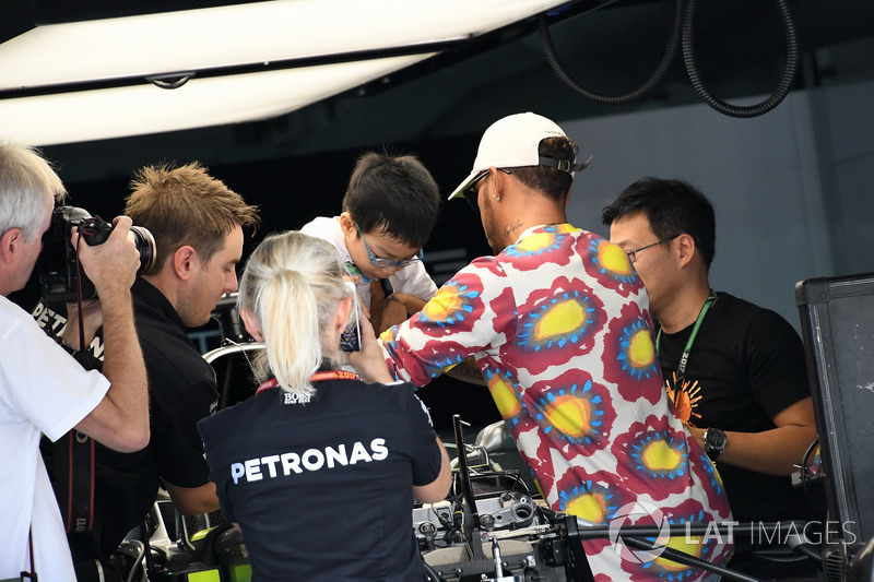 Lewis Hamilton, Mercedes AMG F1, garage guests