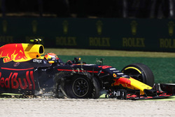 Max Verstappen, Red Bull Racing RB13, in the gravel, a puncture