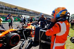 Fernando Alonso, McLaren MCL32 se prépare