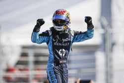 Sébastien Buemi, Renault e.Dams, fête sa victoire après la course