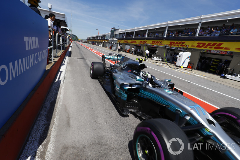 Valtteri Bottas, Mercedes AMG F1 W08, in de pitstraat