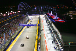 Felipe Massa, Williams FW40, Stoffel Vandoorne, McLaren MCL32