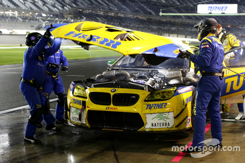 Pit stop, #96 Turner Motorsport BMW M6 GT3: Jens Klingmann, Justin Marks, Maxime Martin, Jesse Krohn