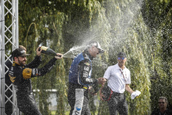 Podium: second place Scott Dixon, Chip Ganassi Racing Honda, race winner Graham Rahal, Rahal Letterman Lanigan Racing Honda, third place James Hinchcliffe, Schmidt Peterson Motorsports Honda