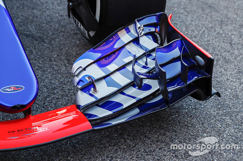 Scuderia Toro Rosso STR12 detail