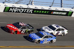 Kurt Busch, Stewart-Haas Racing Ford, Danica Patrick, Stewart-Haas Racing Ford y Brad Keselowski, Team Penske Ford
