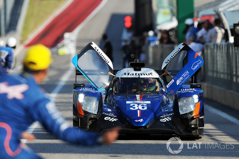 Переможці у категорії LMP2 #36 Signatech Alpine A470 Gibson: Андре Неграо, Густаво Менезес, Ніколя Лап'єрр