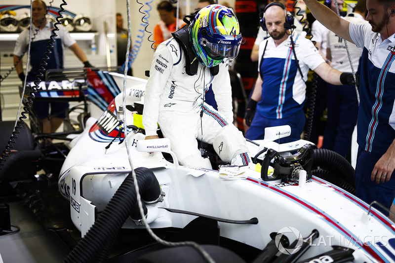 Felipe Massa, Williams, settles in to his seat