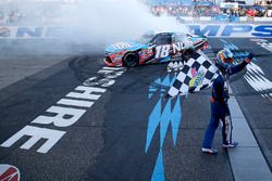 Race winner Kyle Busch, Joe Gibbs Racing Toyota