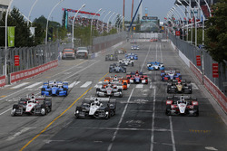Start: Helio Castroneves, Team Penske Chevrolet, Simon Pagenaud, Team Penske Chevrolet