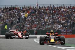 Max Verstappen, Red Bull Racing RB13, Sebastian Vettel, Ferrari SF70H