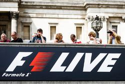 Le logo F1 Live sur une bannière
