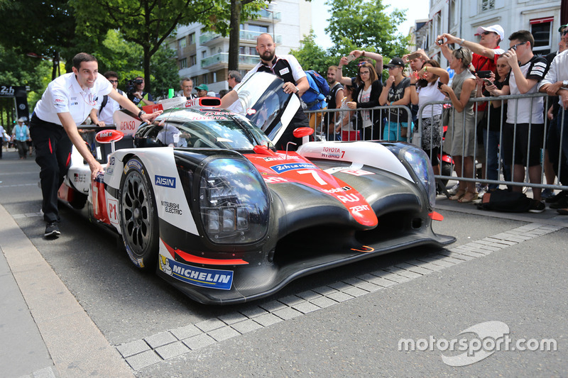 #7 Toyota Gazoo Racing Toyota TS050 Hybrid: Mike Conway, Kamui Kobayashi, Stéphane Sarrazin