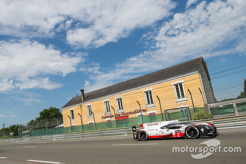 #2 Porsche Team Porsche 919 Hybrid: Timo Bernhard, Earl Bamber, Brendon Hartley