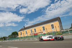 #2 Porsche Team Porsche 919 Hybrid: Timo Bernhard, Earl Bamber, Brendon Hartley