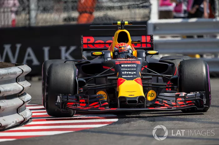 Max Verstappen completa a segunda fila.