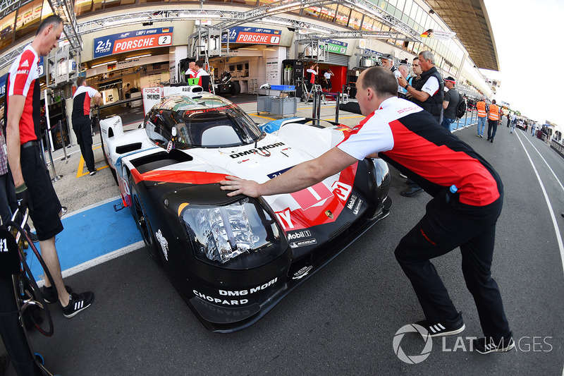 #1 Porsche Team Porsche 919 Hybrid: Neel Jani, Andre Lotterer, Nick Tandy