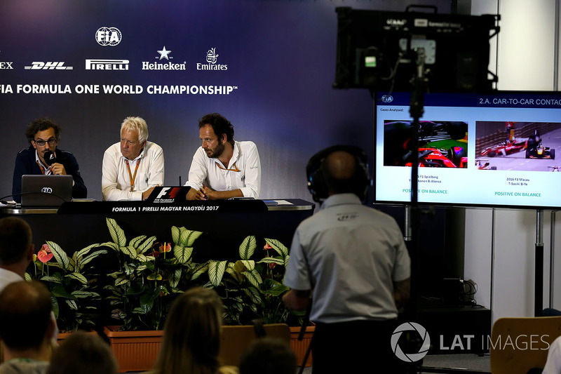 Präsentation Halo: Laurent Mekies, FIA-Sicherheitschef, Charlie Whiting, FIA-Rennleiter, Matteo Bonc