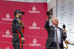 Podium: third place Daniel Ricciardo, Martin Brundle, Sky TV