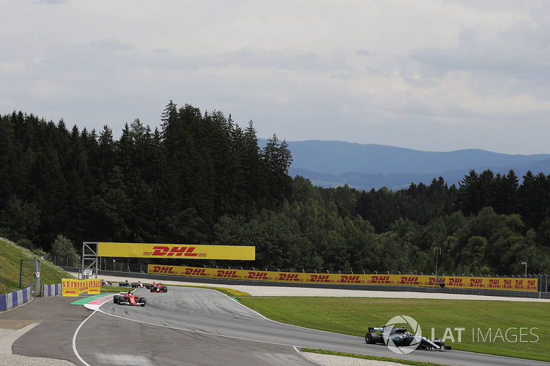 Valtteri Bottas, Mercedes AMG F1 W08, Sebastian Vettel, Ferrari SF70H e Daniel Ricciardo, Red Bull Racing RB13