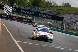 Bandera a cuadros para Tiago Monteiro, Honda Racing Team JAS, Honda Civic WTCC