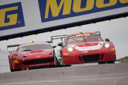 #58 Wright Motorsports Porsche 911 GT3 R: Patrick Long, Joerg Bergmeister, #013 R. Ferri Motorsport Ferrari 458 GT3: Terry Borcheller, Marc Muzzo