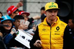 Nico Hulkenberg, Renault Sport F1 Team, signs autographs for fans