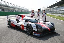 Kamui Kobayashi, Kazuki Nakajima, Yuji Kunimoto, Toyota Racing, met de nieuwe Toyota Gazoo Racing To