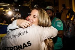 Nico Rosberg, Mercedes AMG F1 celebrates his World Championship with his wife Vivian Rosberg and the