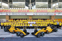 Jolyon Palmer, Renault Sport F1 Team with team mate Kevin Magnussen, Renault Sport F1 Team at a team photograph