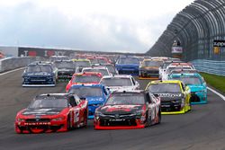 Joey Logano, Team Penske Ford and Kyle Busch, Joe Gibbs Racing Toyota lead at the start