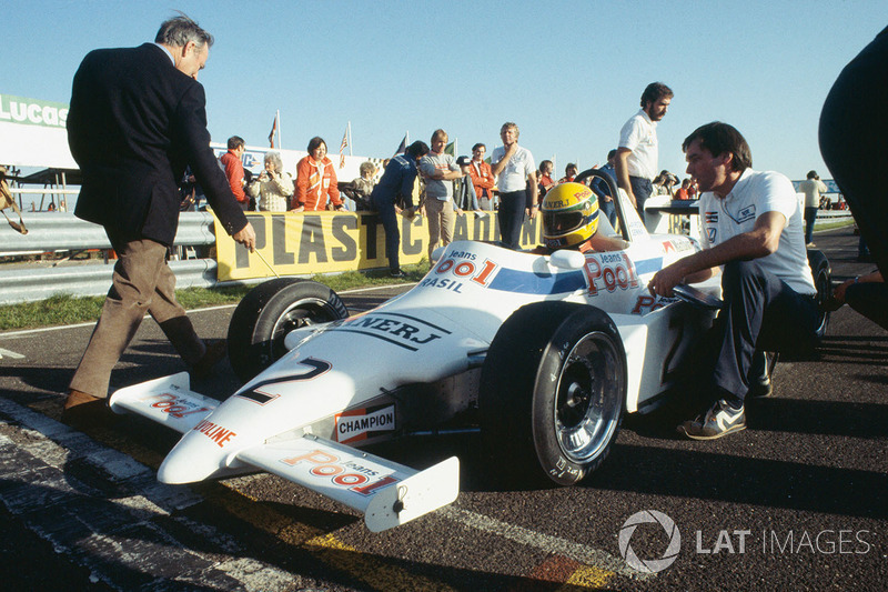 Ayrton Senna, Ralt RT3-Toyota, 1st position, on the grid with team boss, Dick Bennetts