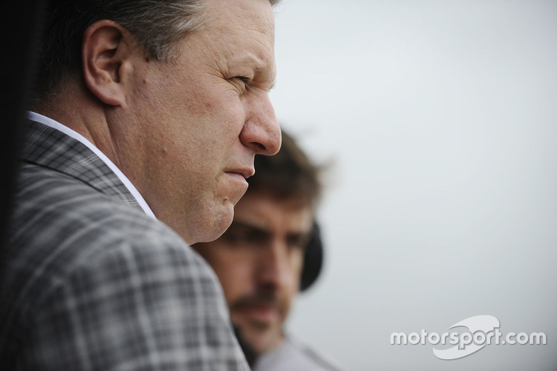 Zak Brown, CEO McLaren bersama Fernando Alonso