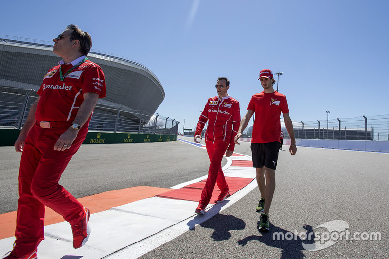 Antonio Giovinazzi, Ferrari Test and Reserve Driver és Riccardo Adami, Ferrari