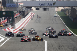 Старт гонки: лидирует Шарль Леклер, PREMA Racing
