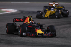 Max Verstappen, Red Bull Racing RB13, Nico Hulkenberg, Renault Sport F1 Team RS17