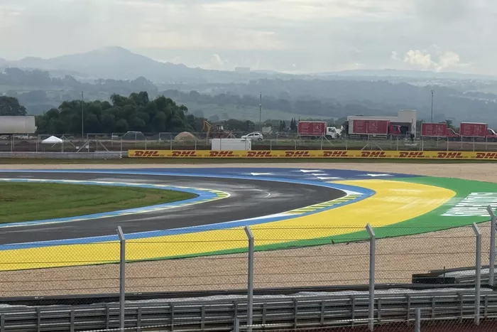 コースに残る水