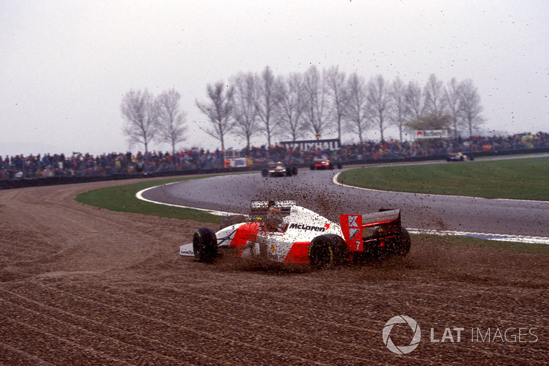 Karl Wendlinger, Sauber C12 and Michael Andretti, Mclaren MP4/8 made contact and retired in the gravel