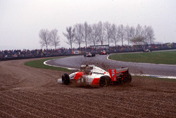 Karl Wendlinger, Sauber C12 and Michael Andretti, Mclaren MP4/8 made contact and retired in the gravel