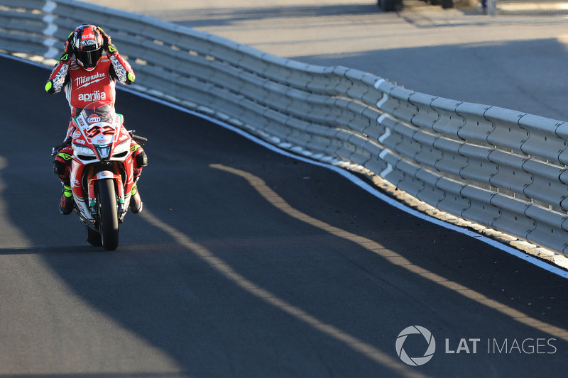 Lorenzo Savadori, Milwaukee Aprilia