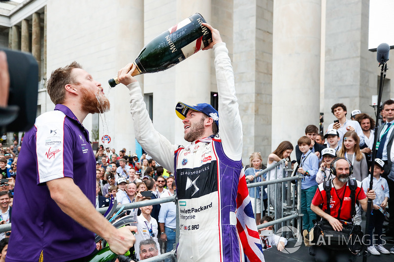 Sam Bird, DS Virgin Racing, vince l'ePrix di Roma e festeggia con il Team DS Virgin