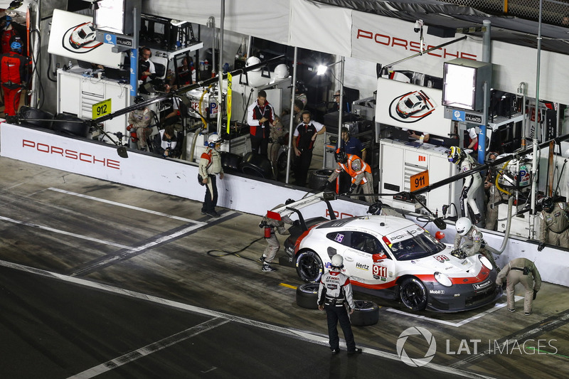 Pitstop, #911 Porsche Team North America Porsche 911 RSR, GTLM: Patrick Pilet, Nick Tandy, Frdric Makowiecki
