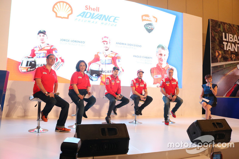 VP Marketing Lubricants PT Shell Indonesia, Mario Viarengo; Direktur Pelumas Shell Indonesia, Dian A