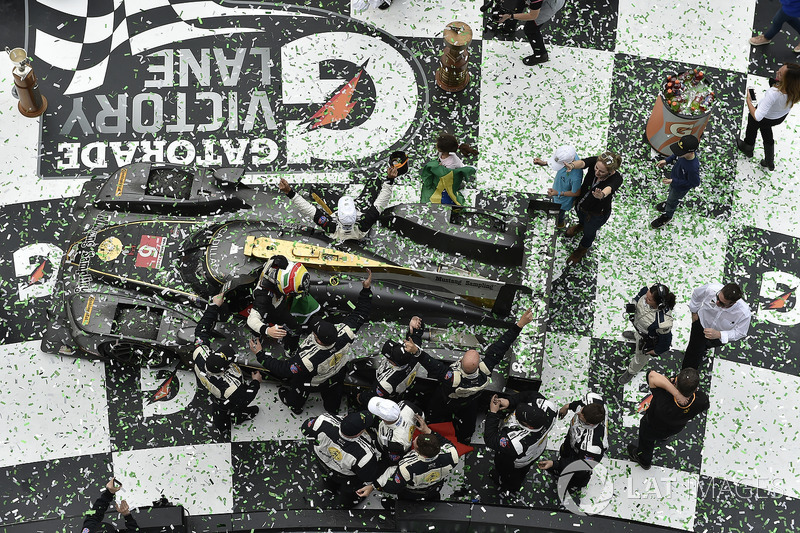 #5 Action Express Racing Cadillac DPi, P: Joao Barbosa, Christian Fittipaldi, Filipe Albuquerque, celebrate the win in victory lane