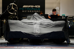 La monoposto di Lewis Hamilton, Mercedes AMG F1 W08 EQ Power, in regime di parco chiuso