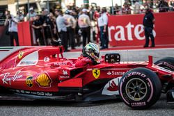 Sebastian Vettel, Ferrari SF70H nel parco chiuso