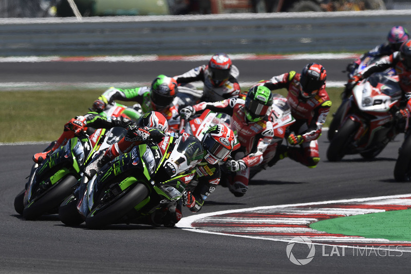 Jonathan Rea, Kawasaki Racing leads the start