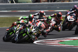 Jonathan Rea, Kawasaki Racing leads the start